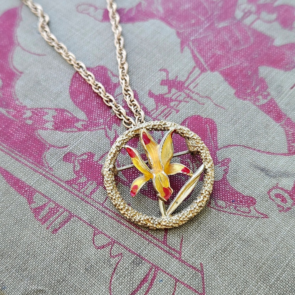 Vintage Gold Tone Enamel Lily Flower Brooch Pendant Necklace 2-in-1 Floral